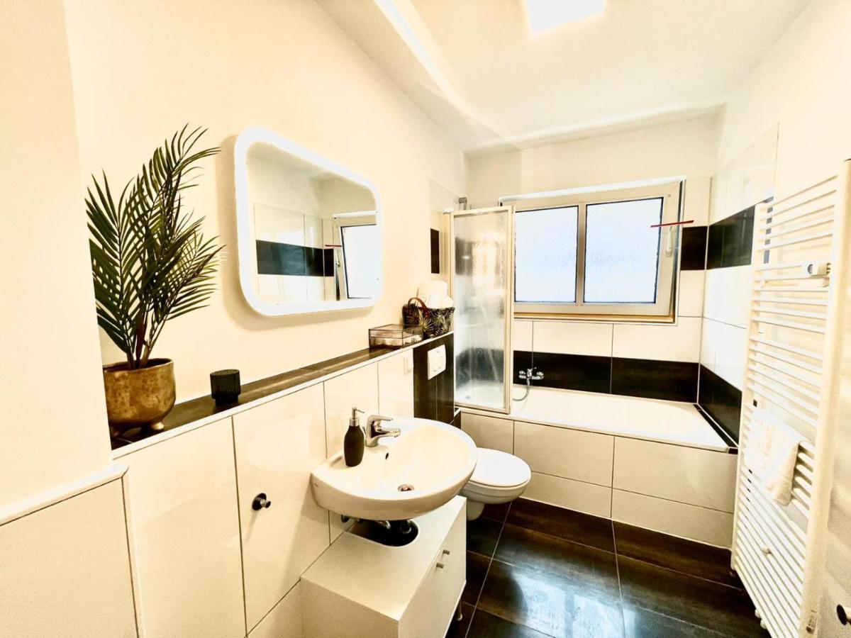 Gemuetliche & Individuelle Ferienwohnungen In Krefeld - Junik Apartments Εξωτερικό φωτογραφία